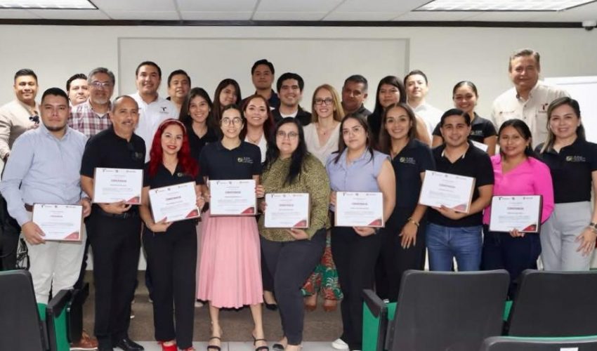 El rector encabezó la entrega de reconocimientos al personal de la Auditoría Superior del Estado de Tamaulipas